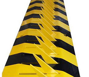 減速帶式破胎器