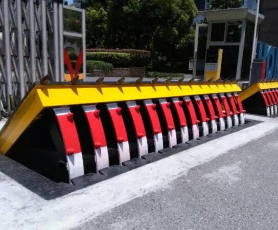 翻板路障機(jī)