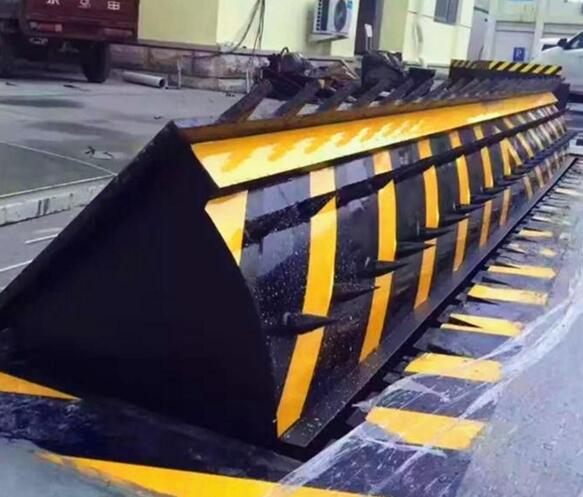 防撞路障機